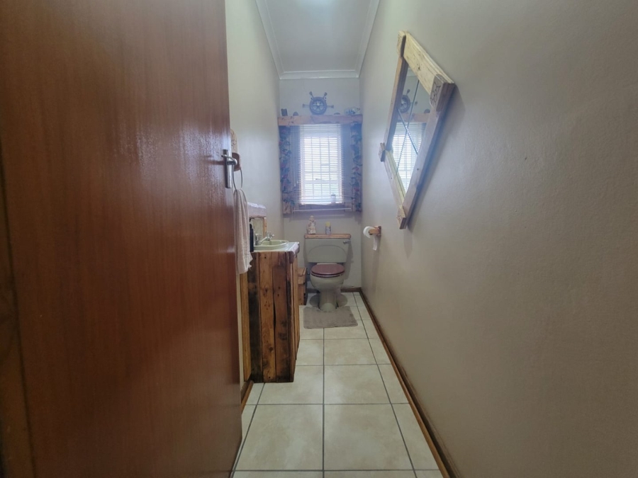 6 Bedroom Property for Sale in Jordania Free State